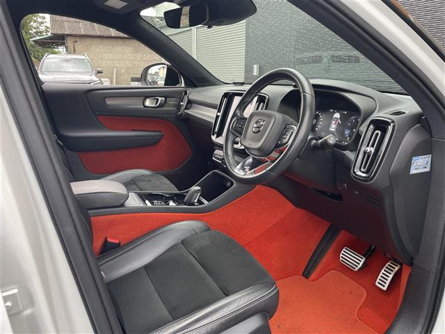 XC40B4 AWD Rデザイン 4WD