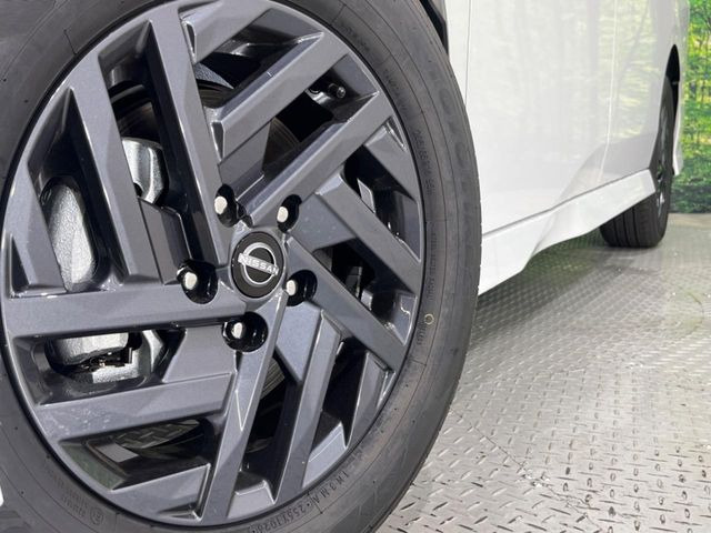 �y�����A���~�z�C�[���z�O�ςɃ}�b�`���������A���~�z�C�[���𑕒����Ă���܂��B�e��ЊO�A���~�z�C�[����A�X�^�b�h���X�^�C�����戵�����Ă���܂��B���񂲑��k����������