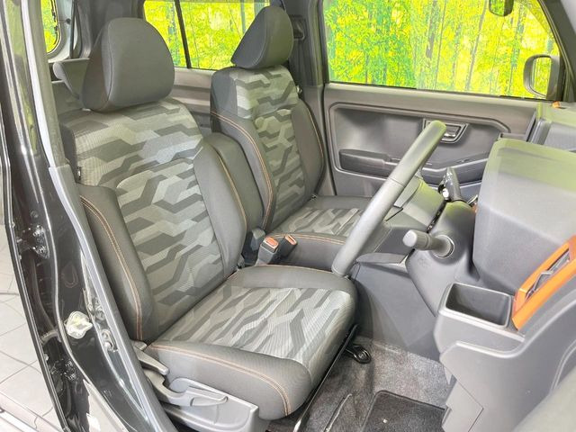 運転席シート廻りは使用感も少なく、良好な状態となっています。丁寧に使われていたことがよくわかりますね。