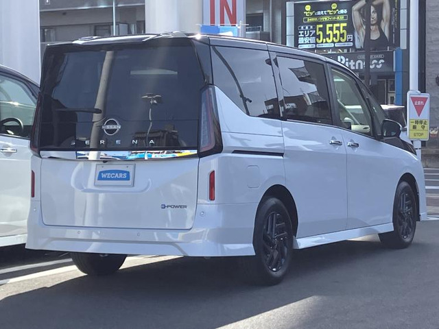 セレナ1.4 e-POWER ハイウェイスターV