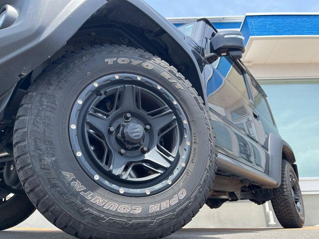 �y15�C���`�A���~�z�C�[���z�O�ςɃ}�b�`�����A���~�z�C�[���𑕒����Ă���܂��B�e��A���~�z�C�[����A�X�^�b�h���X�^�C�����戵�����Ă���܂��B���񂲑��k����������