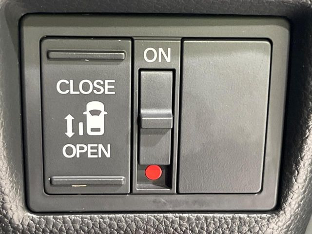 【パワースライドドア】スマートキーや運転席のスイッチでスライドドアの開閉が可能♪電動だから力を入れてドアを開ける必要が無く、小さいお子様でも、重い荷物を持っている時もラクに開け閉めできます♪