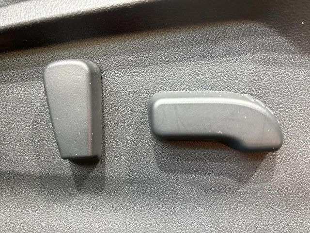 【パワーシート】スイッチ一つで簡単にシートの微調整が可能!電動だから力もいりません!快適なシートポジションにセットして、快適なドライブをお楽しみください。