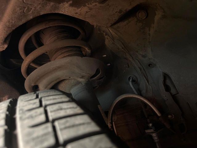 お車を安心してお乗りいただく為には、足回りの定期点検が欠かせません。サービスサポート(有償保証)では無料点検もご提供しており、安心のカーライフをお過ごしいただけるサポート体制が整っています。