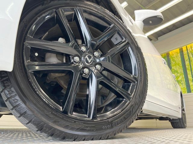 �y����17�C���`�A���~�z�C�[���z�O�ςɃ}�b�`���������A���~�z�C�[���𑕒����Ă���܂��B�e��ЊO�A���~�z�C�[����A�X�^�b�h���X�^�C�����戵�����Ă���܂��B���񂲑��k����������