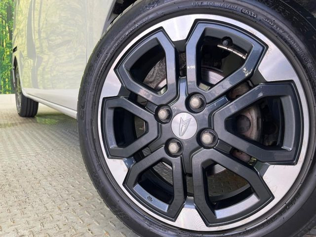 �y����15�C���`�A���~�z�C�[���z�O�ςɃ}�b�`���������A���~�z�C�[���𑕒����Ă���܂��B�e��ЊO�A���~�z�C�[����A�X�^�b�h���X�^�C�����戵�����Ă���܂��B���񂲑��k����������