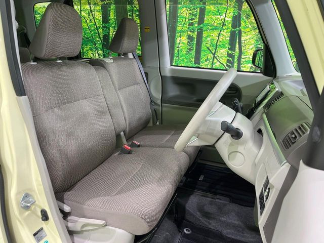 運転席シート廻りは使用感も少なく、良好な状態となっています。丁寧に使われていたことがよくわかりますね。
