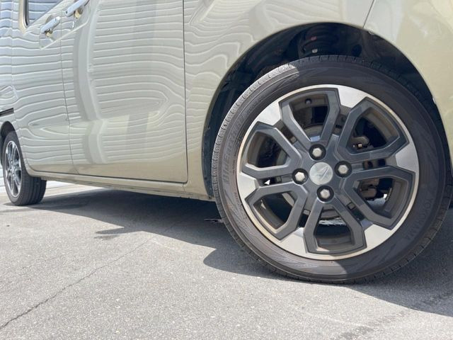 �y����15�C���`�A���~�z�C�[���z�O�ςɃ}�b�`���������A���~�z�C�[���𑕒����Ă���܂��B�e��ЊO�A���~�z�C�[����A�X�^�b�h���X�^�C�����戵�����Ă���܂��B���񂲑��k����������