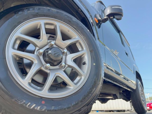 �y�����A���~�z�C�[���z�O�ςɃ}�b�`���������A���~�z�C�[���𑕒����Ă���܂��B�e��ЊO�A���~�z�C�[����A�X�^�b�h���X�^�C�����戵�����Ă���܂��B���񂲑��k����������