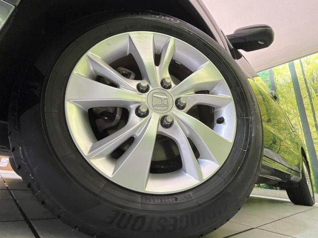 �y����16�C���`�A���~�z�C�[���z�O�ςɃ}�b�`���������A���~�z�C�[���𑕒����Ă���܂��B�e��ЊO�A���~�z�C�[����A�X�^�b�h���X�^�C�����戵�����Ă���܂��B���񂲑��k����������