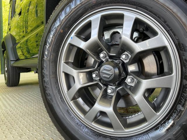 �y����15�C���`�A���~�z�C�[���z�O�ςɃ}�b�`���������A���~�z�C�[���𑕒����Ă���܂��B�e��ЊO�A���~�z�C�[����A�X�^�b�h���X�^�C�����戵�����Ă���܂��B���񂲑��k����������
