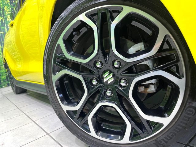 �y����17�C���`�A���~�z�C�[���z�O�ςɃ}�b�`���������A���~�z�C�[���𑕒����Ă���܂��B�e��ЊO�A���~�z�C�[����A�X�^�b�h���X�^�C�����戵�����Ă���܂��B���񂲑��k����������