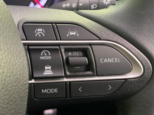 【レーダークルーズコントロール】高速道路での長距離走行が楽に!!自動で速度を保つクルーズコントロールが、衝突軽減システムと連携し、前方の車両を感知して車間を保つように速度調節してくれます!!