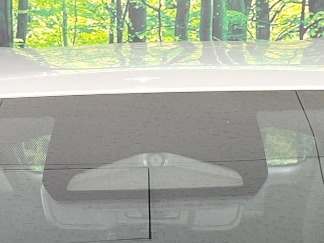 【トヨタセーフティセンス】走行中に前方の車両等を認識し、衝突しそうな時は警報とブレーキで衝突回避と被害軽減をアシスト。より安全にドライブをお楽しみいただけます。