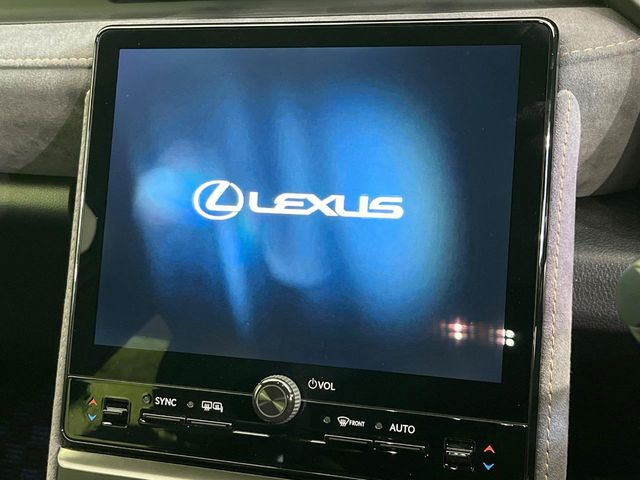�y9.8�C���` �f�B�X�v���C�I�[�f�B�I�z���ʂ̃f�B�X�v���C��AppleCarPlay��AndroidAuto�����p�\�B�傫�ȉ�ʂŃX�}�z�i�r�A�v���������p���������܂���