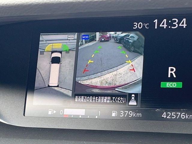 【アラウンドビューモニター】専用のカメラにより、上から見下ろしたような視点で360度クルマの周囲を確認することができます☆死角部分も確認しやすく、狭い場所での切り返しや駐車もスムーズに行えます。