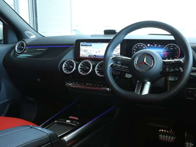 GLAクラスGLA200d 4マチック AMGラインパッケージ 4WD