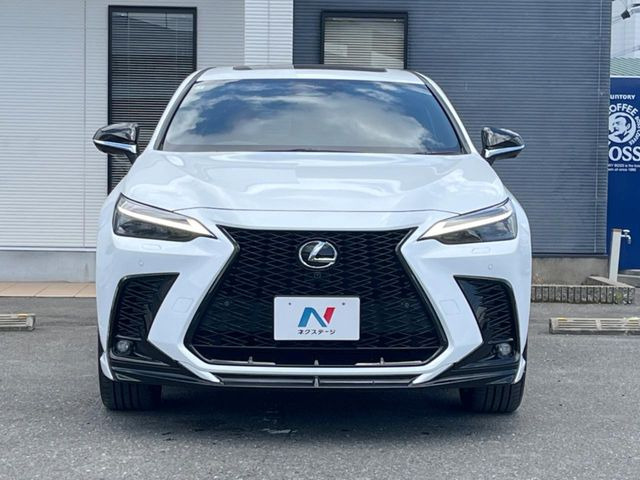 弊社では、全車『修復歴なし』のお車のみ取り扱っております。専任バイヤーによる厳選した仕入れの後、入庫後の車両チェックを行い、ネクステージが認定した高品質な中古車をご提供しております。