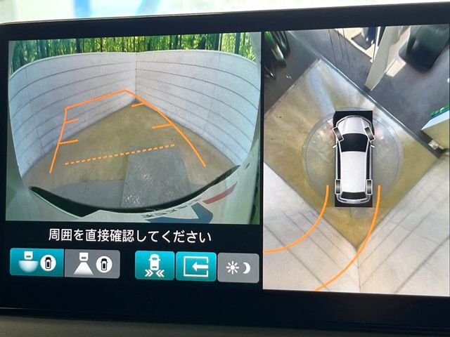 【マルチビューカメラシステム】専用のカメラにより、上から見下ろしたような視点で360度クルマの周囲を確認することができます☆死角部分も確認しやすく、狭い場所での切り返しや駐車もスムーズに行えます。