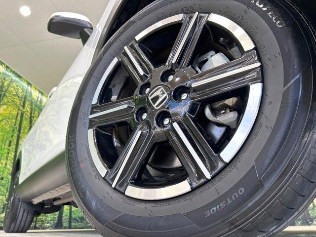 �y����16�C���`�A���~�z�C�[���z�O�ςɃ}�b�`���������A���~�z�C�[���𑕒����Ă���܂��B�e��ЊO�A���~�z�C�[����A�X�^�b�h���X�^�C�����戵�����Ă���܂��B���񂲑��k����������