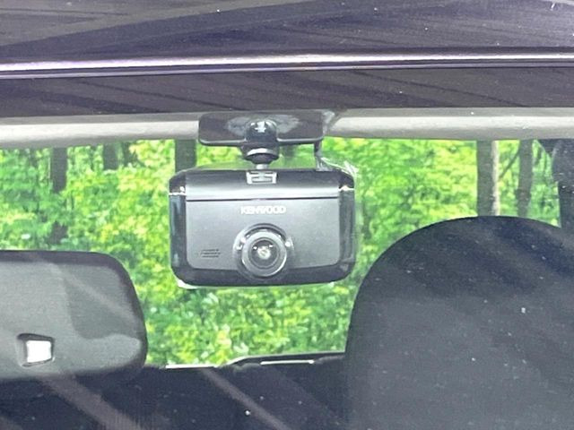【ドライブレコーダー】ドライブレコーダー装備!走行中はもちろん、あおり運転や事故に遭遇した際、映像で記録し、万一のリスクに備えます。※記録用SDカードはお客様ご自身でご準備いただく必要があります。