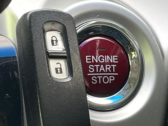 �yHonda�X�}�[�g�L�[�z�J�o����|�P�b�g�ɓ��ꂽ�܂܂ł��h�A�̎{���E�������\�ȃX�}�[�g�L�[�𑕔��B�G���W���̃I���E�I�t�����J�M�����o���K�v����������Ƃ��Ă��֗��ł���