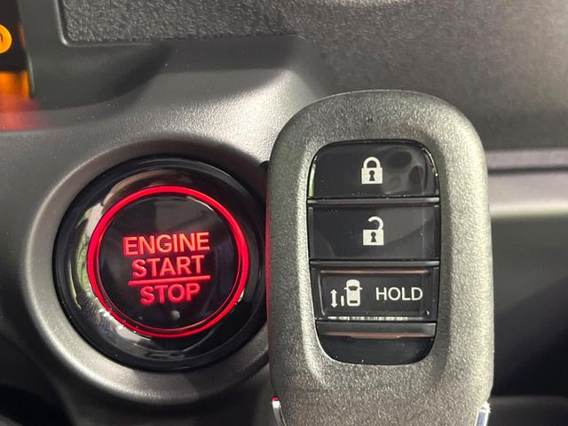 �yHonda�X�}�[�g�L�[�z�J�o����|�P�b�g�ɓ��ꂽ�܂܂ł��h�A�̎{���E�������\�ȃX�}�[�g�L�[�𑕔��B�G���W���̃I���E�I�t�����J�M�����o���K�v����������Ƃ��Ă��֗��ł���