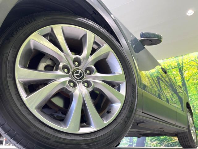 �y����18�C���`�A���~�z�C�[���z�O�ςɃ}�b�`���������A���~�z�C�[���𑕒����Ă���܂��B�e��ЊO�A���~�z�C�[����A�X�^�b�h���X�^�C�����戵�����Ă���܂��B���񂲑��k����������