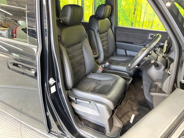 運転席シート廻りは使用感も少なく、良好な状態となっています。丁寧に使われていたことがよくわかりますね。