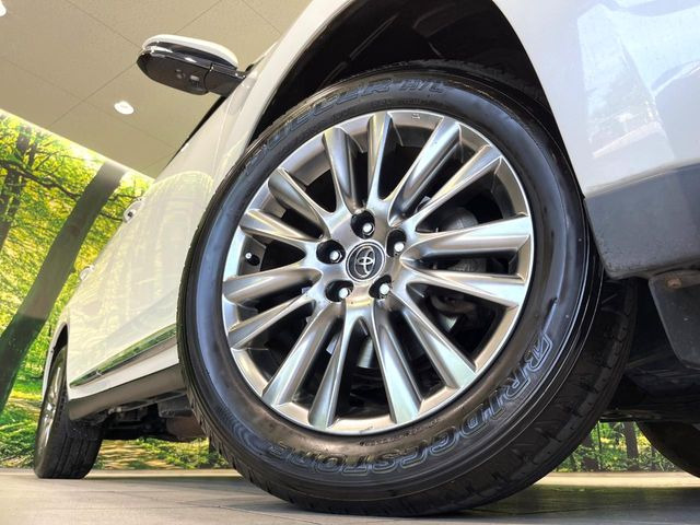 �y����18�C���`�A���~�z�C�[���z�O�ςɃ}�b�`���������A���~�z�C�[���𑕒����Ă���܂��B�e��ЊO�A���~�z�C�[����A�X�^�b�h���X�^�C�����戵�����Ă���܂��B���񂲑��k����������