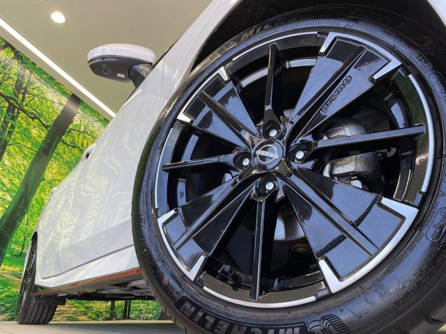 �y����17�C���`�A���~�z�C�[���z�O�ςɃ}�b�`���������A���~�z�C�[���𑕒����Ă���܂��B�e��ЊO�A���~�z�C�[����A�X�^�b�h���X�^�C�����戵�����Ă���܂��B���񂲑��k����������