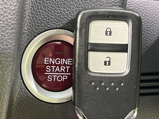 �yHonda�X�}�[�g�L�[�z�J�o����|�P�b�g�ɓ��ꂽ�܂܂ł��h�A�̎{���E�������\�ȃX�}�[�g�L�[�𑕔��B�G���W���̃I���E�I�t�����J�M�����o���K�v����������Ƃ��Ă��֗��ł���