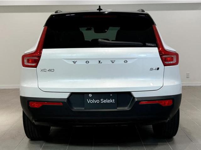 XC40B4 AWD Rデザイン 4WD