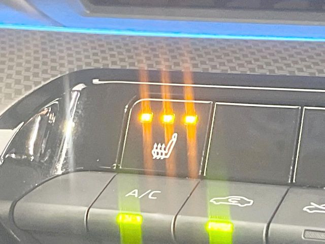 【シートヒーター】寒い日に重宝するシートヒーター!エアコンより早く温まってくれるので寒がりの人も安心ですね♪エアコンの温風は乾燥するから苦手、という方にもをおすすめです。