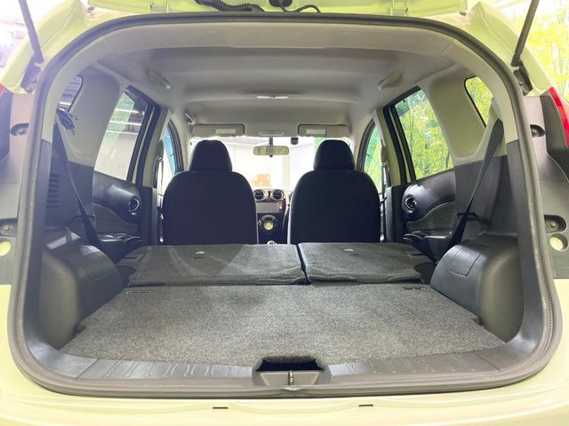 普段のお買い物や通勤、送迎等に十分な荷室スペースを確保しております。セカンドシートを倒すと、大きな荷物の積載も可能です♪