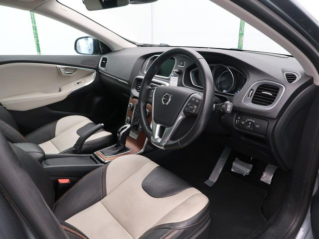 V40クロスカントリーD4 サマム ディーゼル