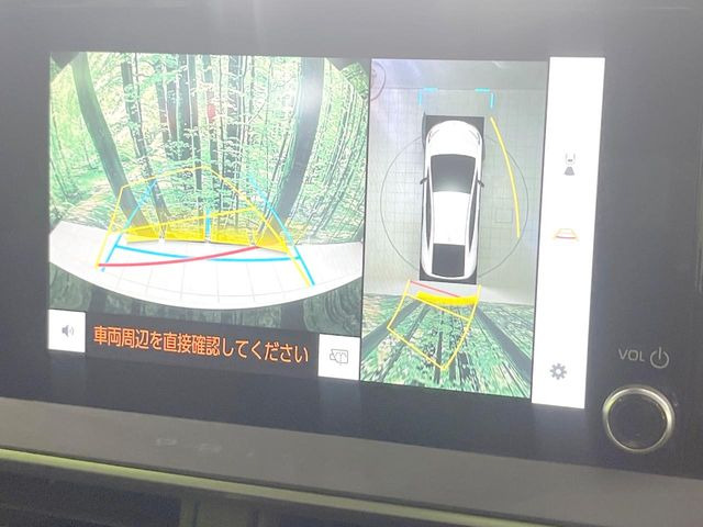 【パノラミックビューモニター】専用のカメラにより、上から見下ろしたような視点で360度クルマの周囲を確認することができます☆死角部分も確認しやすく、狭い場所での切り返しや駐車もスムーズに行えます。