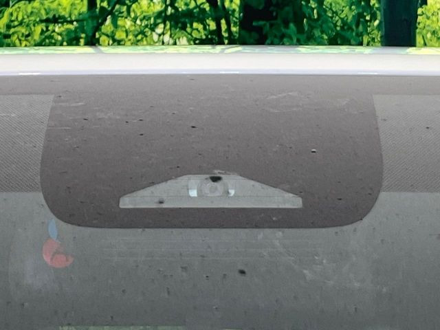 【トヨタセーフティセンス】走行中に前方の車両等を認識し、衝突しそうな時は警報とブレーキで衝突回避と被害軽減をアシスト。より安全にドライブをお楽しみいただけます。