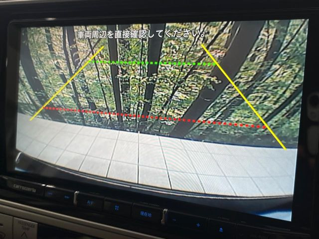 【バックカメラ】駐車時に後方がリアルタイム映像で確認できます。大型商業施設や立体駐車場での駐車時や、夜間のバック時に大活躍!運転スキルに関わらず、今や必須となった装備のひとつです!
