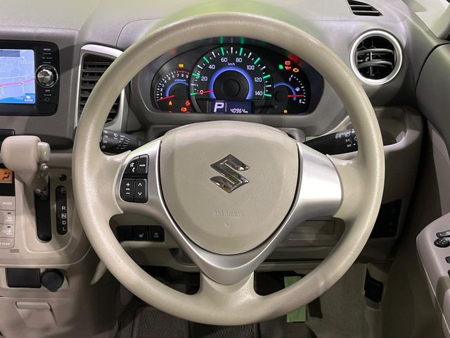 �y�X�e�A�����O�X�C�b�`�z�^�]���A�O������ڐ������炷���ƂȂ��A�I�[�f�B�I���̑��삪�\�ȕ֗��@�\!���S&���K�ȃh���C�u�����o���Ă���܂���