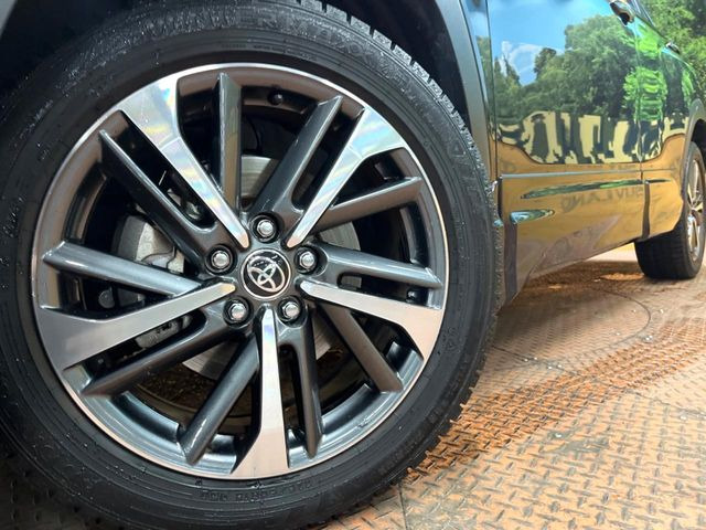�y����18�C���`�A���~�z�C�[���z�O�ςɃ}�b�`���������A���~�z�C�[���𑕒����Ă���܂��B�e��ЊO�A���~�z�C�[����A�X�^�b�h���X�^�C�����戵�����Ă���܂��B���񂲑��k����������
