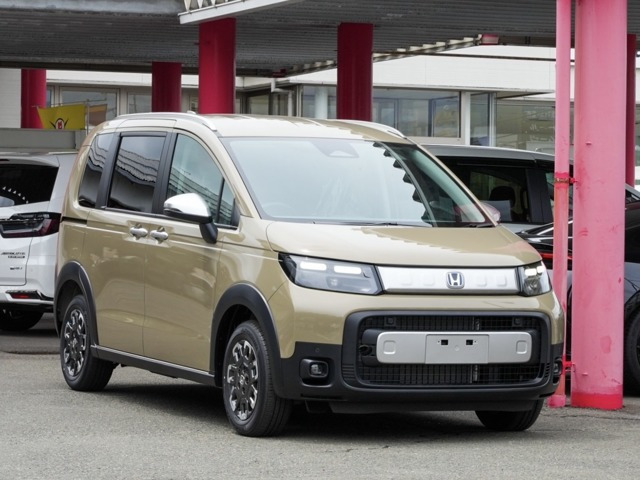 フリード1.5 e:HEV クロスター 4WD