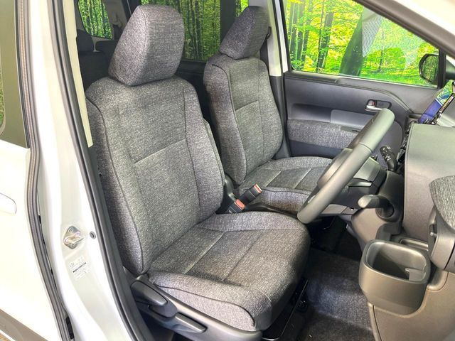 運転席シート廻りは使用感も少なく、良好な状態となっています。丁寧に使われていたことがよくわかりますね。
