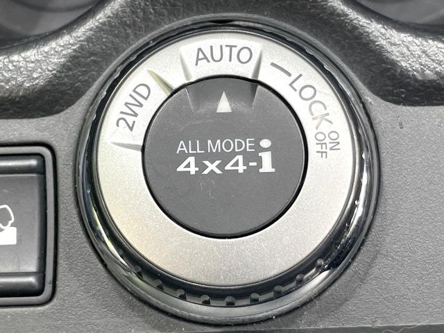 �y�I�[�����[�h4&times;4�z2WD/4WD���[�h����y�ɐ؂�ւ��\�B�R��d����2WD�A�X�^�b�N���ɖ𗧂�LOCK�AAUTO���[�h�ł�4WD�̔z���������Œ������A�H�ʏ󋵂��킸���肵��������T�|�[�g�B