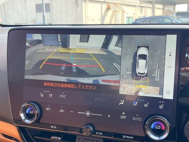 【パノラミックビューモニター】専用のカメラにより、上から見下ろしたような視点で360度クルマの周囲を確認することができます☆死角部分も確認しやすく、狭い場所での切り返しや駐車もスムーズに行えます。