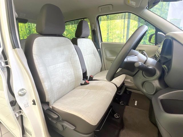 運転席シート廻りは使用感も少なく、良好な状態となっています。丁寧に使われていたことがよくわかりますね。