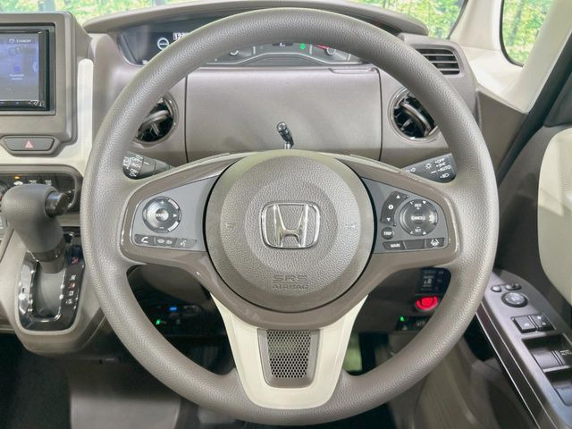 【ステアリングスイッチ】運転中、前方から目線をそらすことなく、オーディオ等の操作が可能な便利機能!安心&快適なドライブを演出してくれます♪