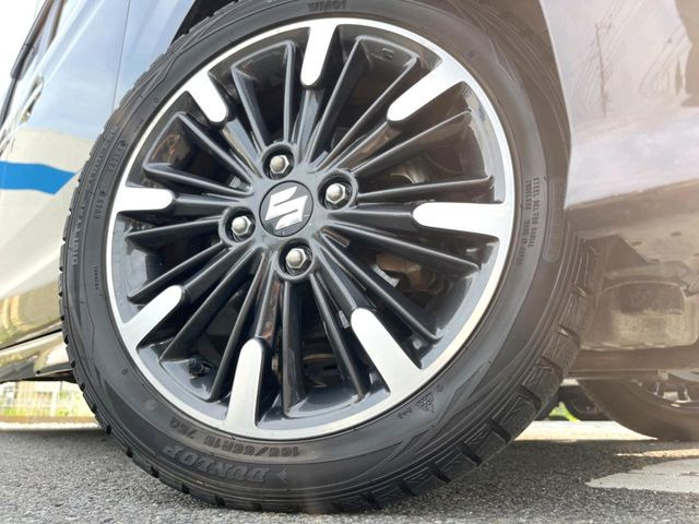�y����15�C���`�A���~�z�C�[���z�O�ςɃ}�b�`���������A���~�z�C�[���𑕒����Ă���܂��B�e��ЊO�A���~�z�C�[����A�X�^�b�h���X�^�C�����戵�����Ă���܂��B���񂲑��k����������