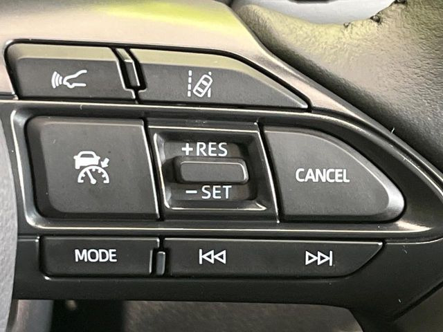 【レーダークルーズコントロール】高速道路での長距離走行が楽に!!自動で速度を保つクルーズコントロールが、衝突軽減システムと連携し、前方の車両を感知して車間を保つように速度調節してくれます!!