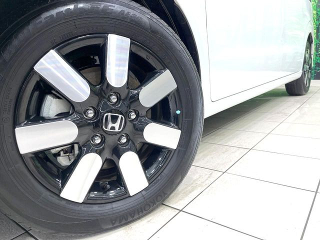 �y����15�C���`�A���~�z�C�[���z�O�ςɃ}�b�`���������A���~�z�C�[���𑕒����Ă���܂��B�e��ЊO�A���~�z�C�[����A�X�^�b�h���X�^�C�����戵�����Ă���܂��B���񂲑��k����������